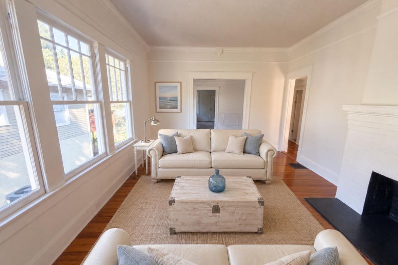 Photo 7 of 22 of 1470 Graham St SW, Atlanta, GA