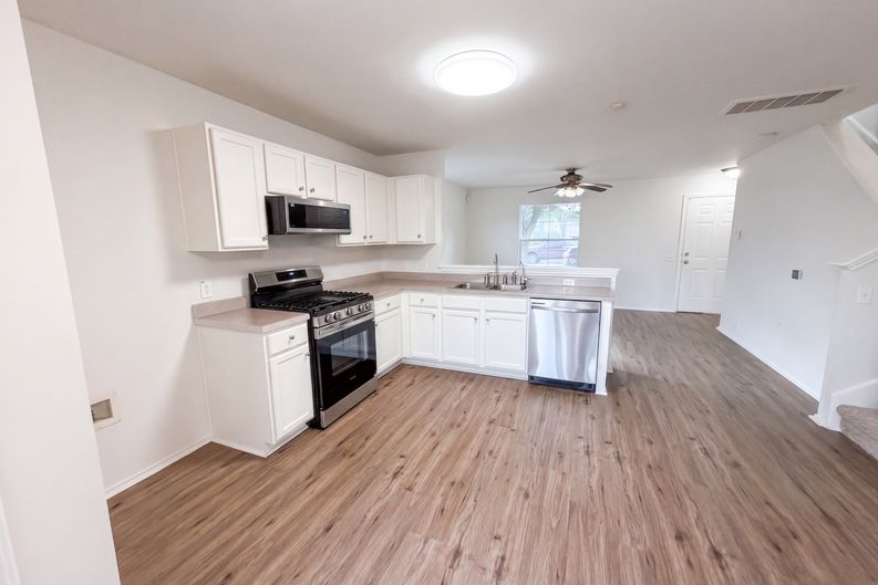 Photo 8 of 29 of 11521 Melstone Dr, Manor, TX