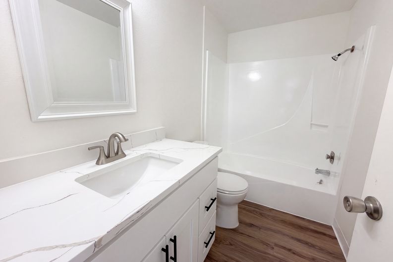 Photo 9 of 17 of 2515 NE Hyde St, Hillsboro, OR