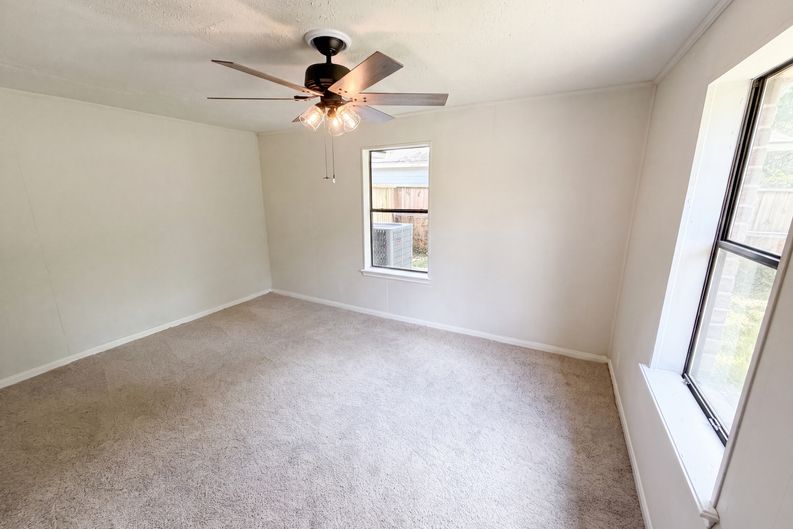 Photo 4 of 20 of 10502 Bessemer St, Houston, TX