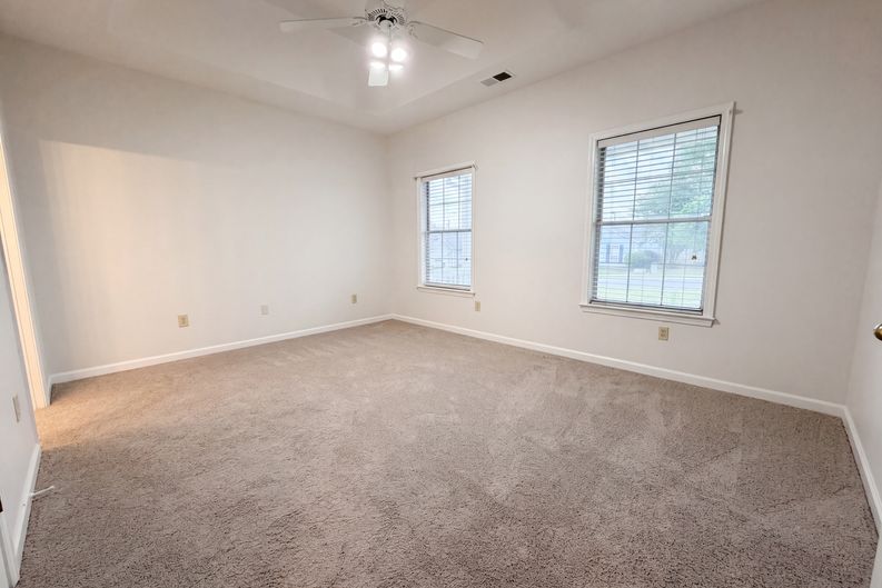 Photo 12 of 20 of 101 Cambridge Pointe Dr, Alabaster, AL