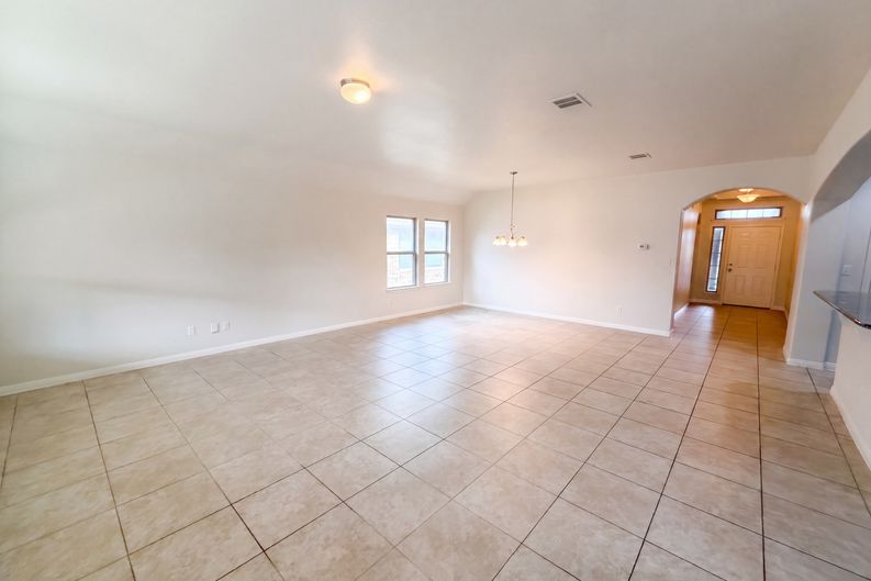Photo 3 of 20 of 18320 Drecker Springs Ln, Pflugerville, TX