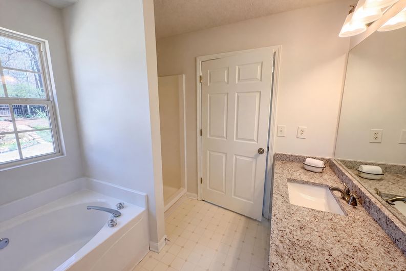 Photo 11 of 18 of 124 Amelia Garden Way, Lawrenceville, GA