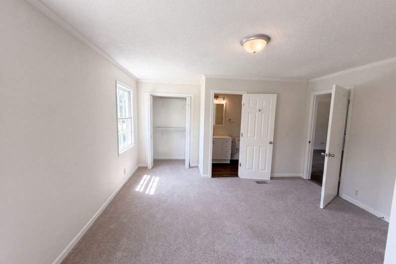 Photo 11 of 28 of 108 W Lake Dr, Lexington, SC