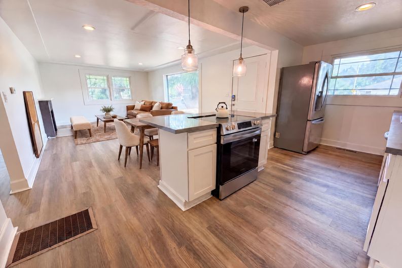Photo 8 of 16 of 11650 NE Glisan St, Portland, OR