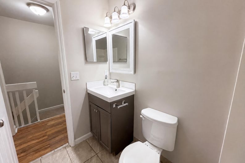 Photo 16 of 19 of 4037 Briarhill Dr, Charlotte, NC