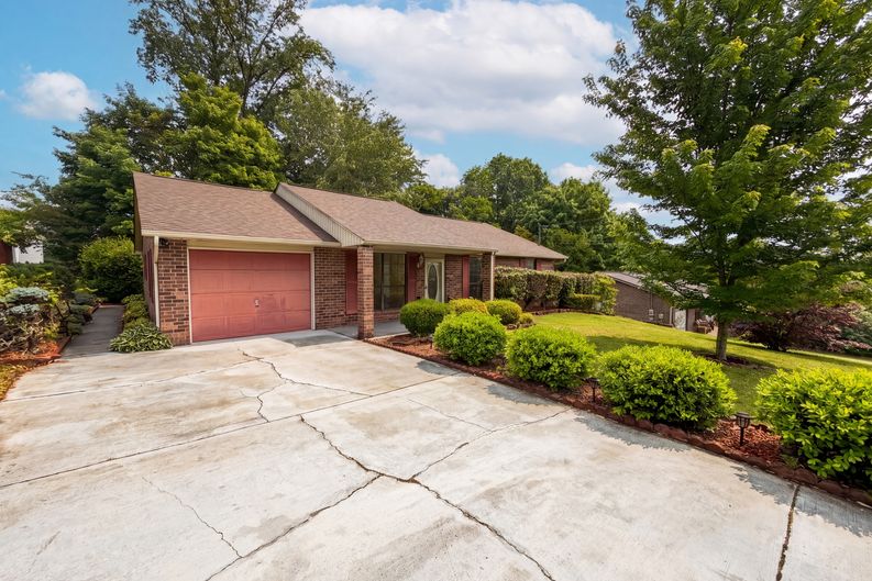 Photo 20 of 22 of 6020 Morning Glory Pl, Knoxville, TN