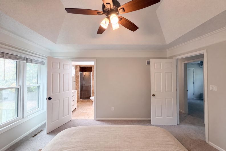 Photo 5 of 19 of 1204 NW Timber Oak Dr, Blue Springs, MO