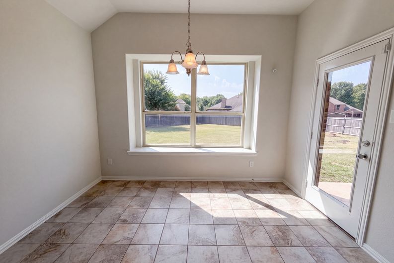 Photo 9 of 21 of 204 Janice Ct, Glenn Heights, TX