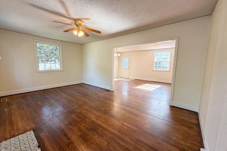 Photo 7 of 17 of 1901 Glenwood Rd, Columbia, SC