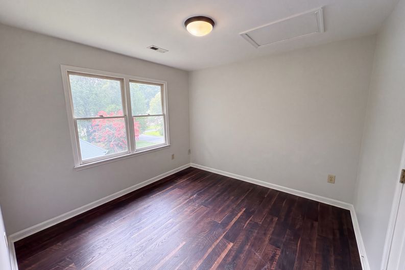 Photo 14 of 27 of 6401 Forest Grove Dr, Fredericksburg, VA