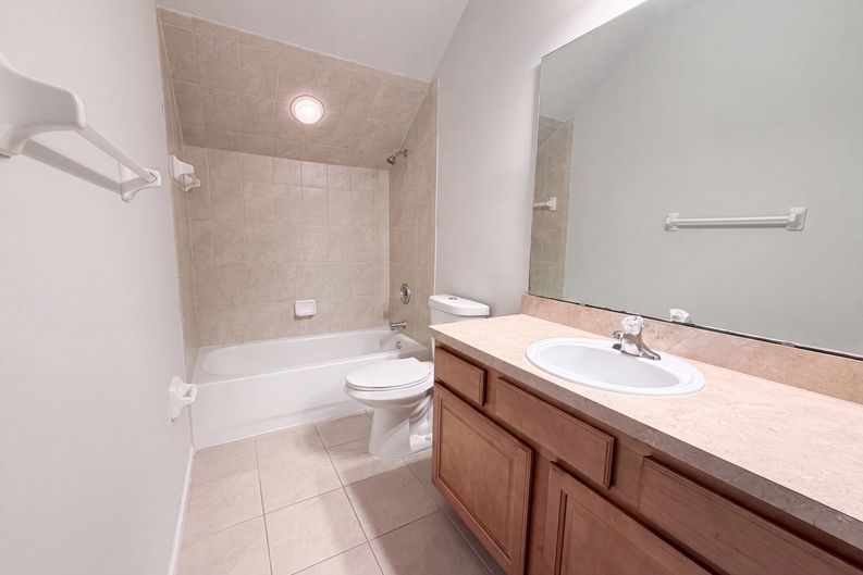Photo 14 of 21 of 845 Songbird Dr, Orange Park, FL