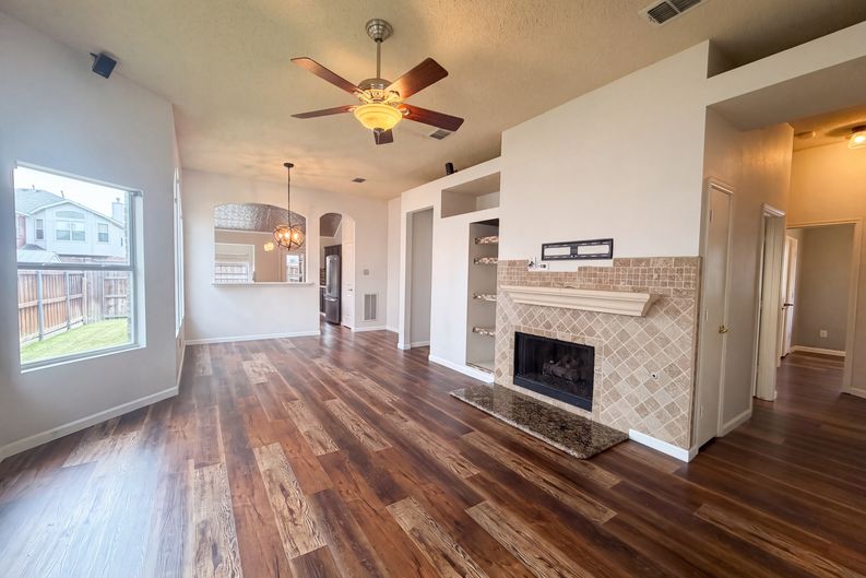 Photo 7 of 28 of 1688 Yellowstone Ave, Lewisville, TX