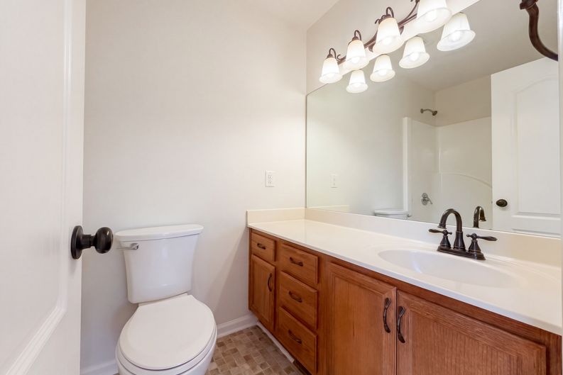 Photo 10 of 26 of 1037 Shadowbrook Dr, Greenbrier, TN