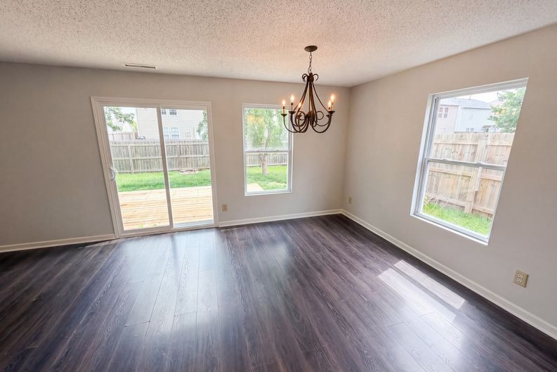 Photo 10 of 23 of 8134 S Firefly Dr, Pendleton, IN