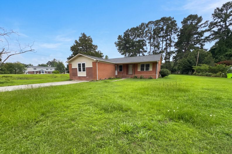 Photo 19 of 21 of 2401 N Hills Dr, New Bern, NC