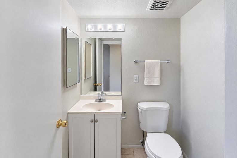 Photo 19 of 28 of 431 E Pecan Rd, Phoenix, AZ