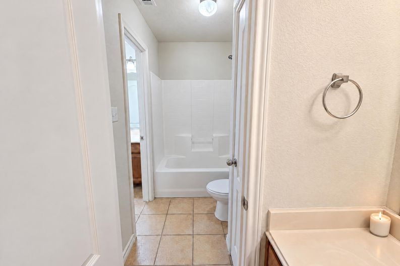 Photo 15 of 23 of 1476 Park Crest Dr, Crowley, TX