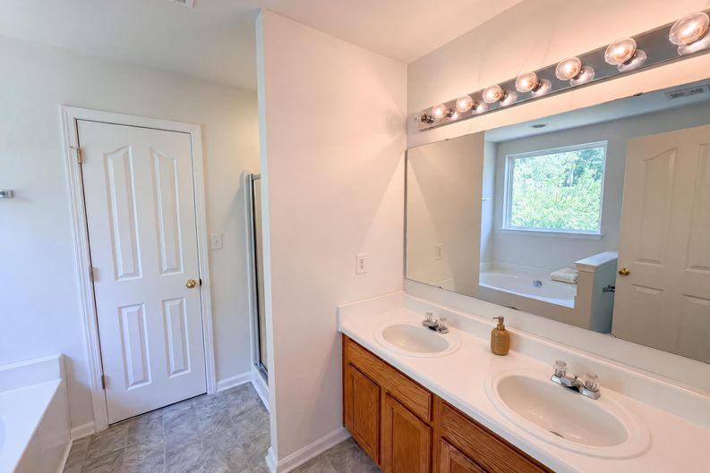 Photo 24 of 35 of 4735 Nijinsky Ct, Charlotte, NC