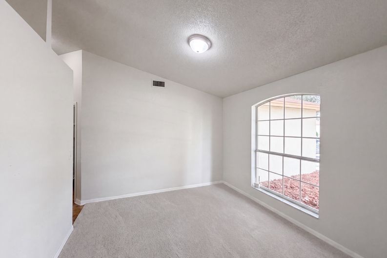 Photo 8 of 19 of 1038 Highland Crest Cir, Lake Wales, FL