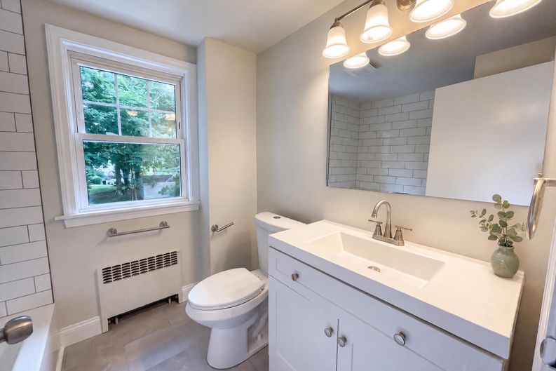 Photo 17 of 28 of 48 Woodlawn St, Randolph, MA