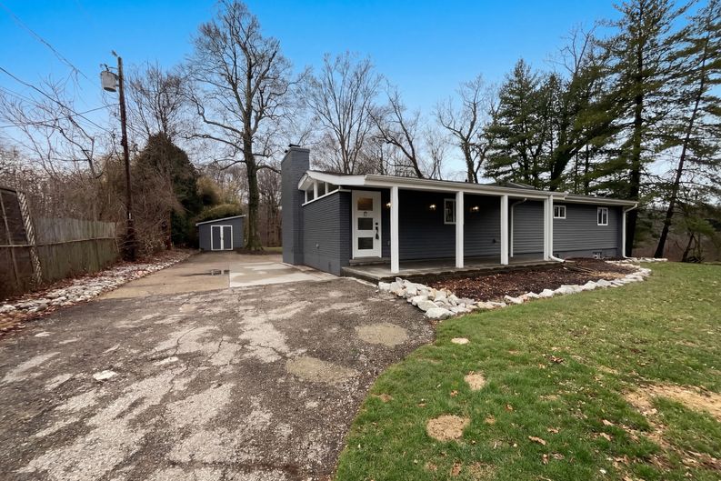 Photo 3 of 29 of 7809 View Place Dr, Cincinnati, OH