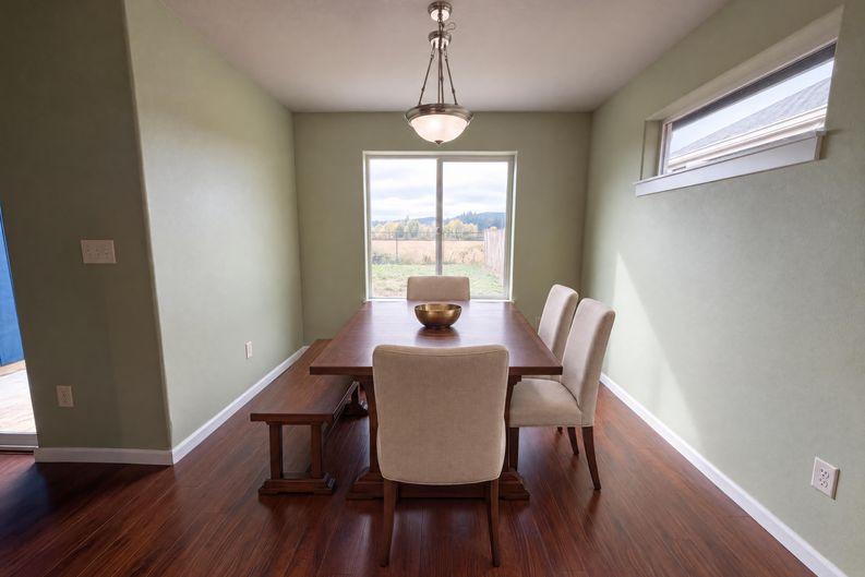 Photo 6 of 14 of 1615 SE Jonathan Ave, Dallas, OR