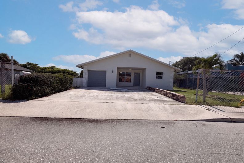 Photo 15 of 20 of 1418 S K St, Lake Worth Beach, FL