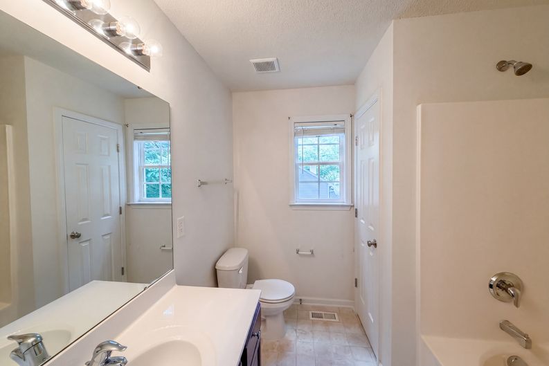 Photo 17 of 19 of 470 Kinsman Ct, Fuquay Varina, NC