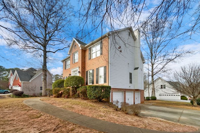 Photo 7 of 68 of 1370 Providence Dr, Lawrenceville, GA