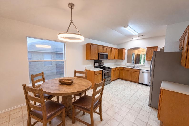 Photo 6 of 17 of 1107 Burgess Dr, Leander, TX