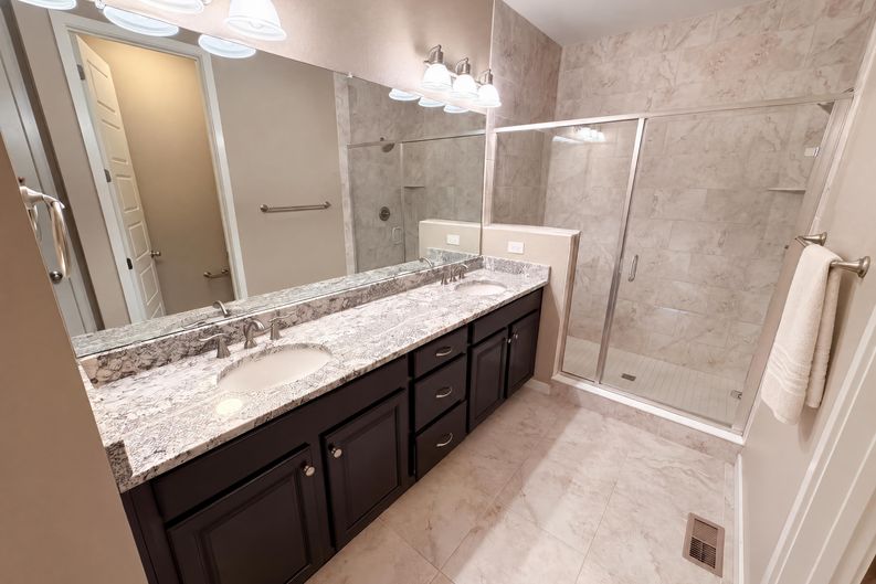 Photo 11 of 20 of 15738 E Broncos Pl, Englewood, CO