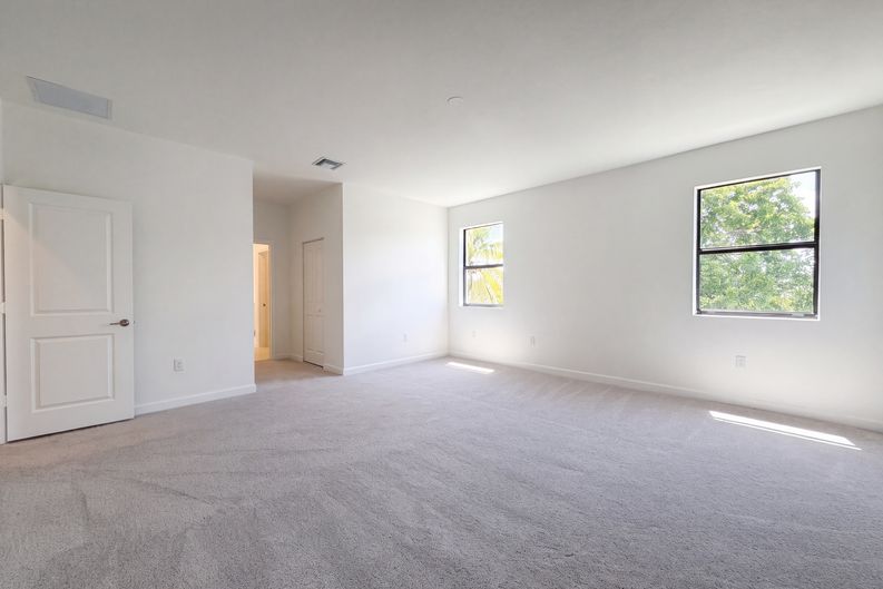 Photo 4 of 28 of 13020 SW 221st St, Miami, FL