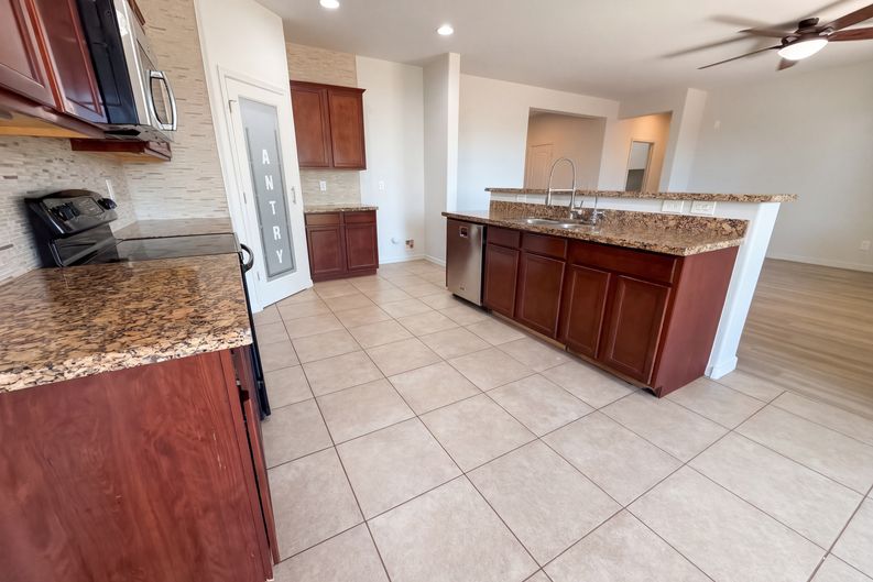 Photo 7 of 40 of 7025 S 251st Dr, Buckeye, AZ