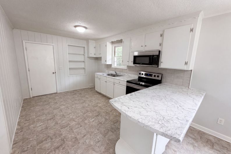 Photo 7 of 20 of 840 Decatur St, West Columbia, SC