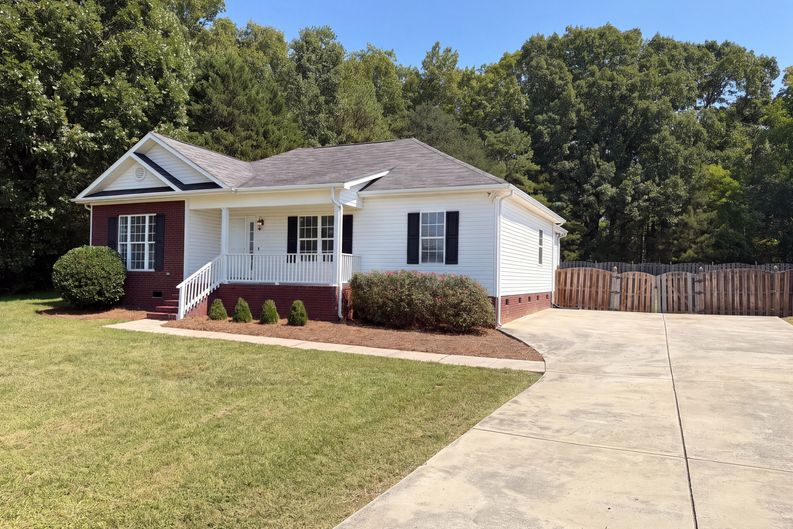 Photo 3 of 41 of 133 Polaris Dr, Wingate, NC