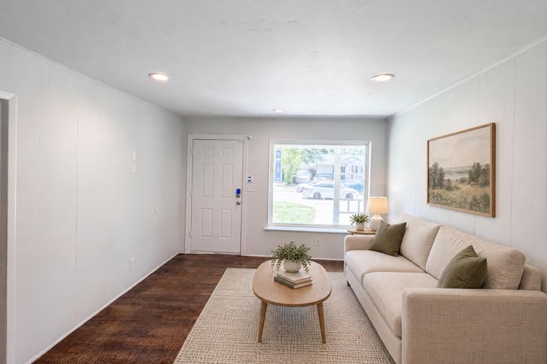 Photo 3 of 20 of 2415 Barnes Bridge Rd, Dallas, TX