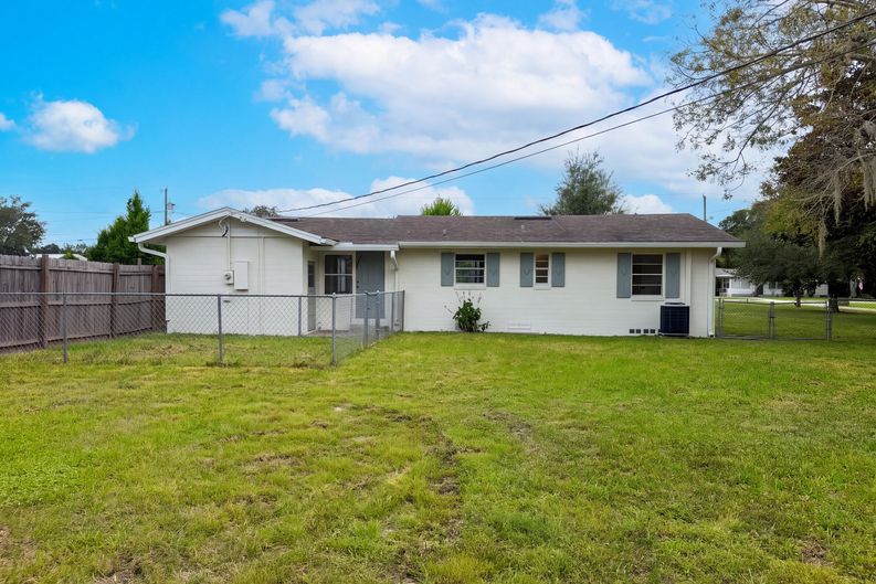 Photo 14 of 17 of 1609 Old Daytona Rd, Deland, FL