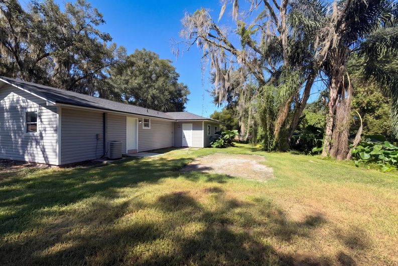 Photo 17 of 20 of 425 W Daughtery Rd, Lakeland, FL