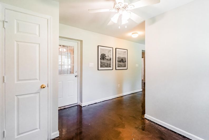 Photo 13 of 23 of 9206 Peabody St, Manassas, VA