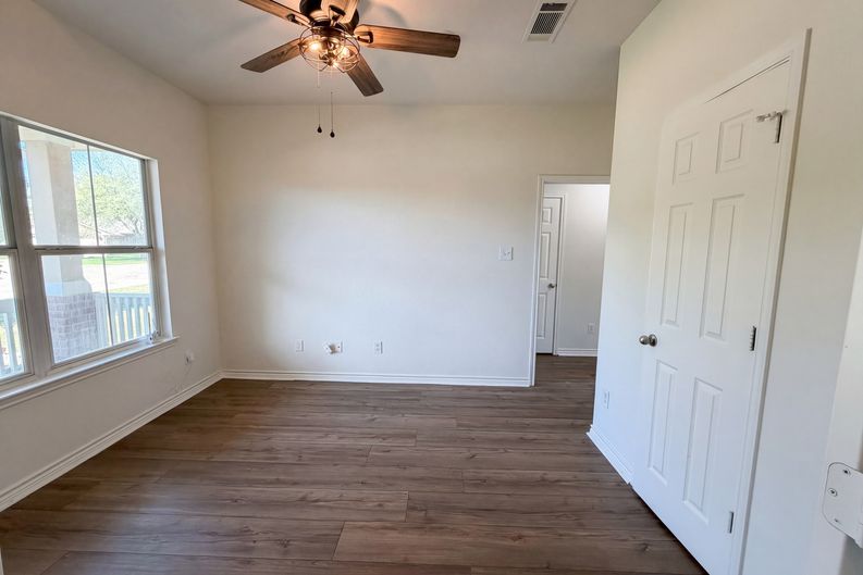 Photo 11 of 16 of 8710 Surrey Ct, Temple, TX