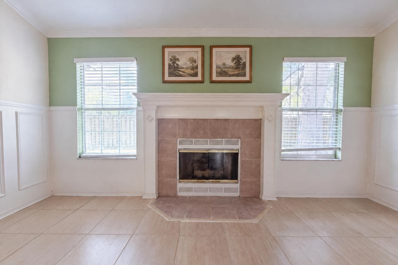 Photo 9 of 24 of 944 NW 87th Dr, Gainesville, FL