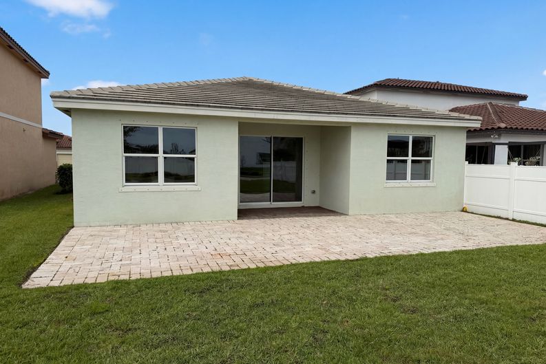 Photo 25 of 42 of 12473 NW Lynch Ln, Port Saint Lucie, FL