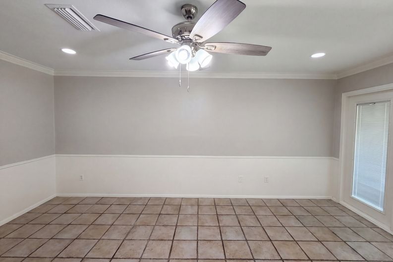 Photo 18 of 22 of 1618 Woodcrest Ln, Carrollton, TX