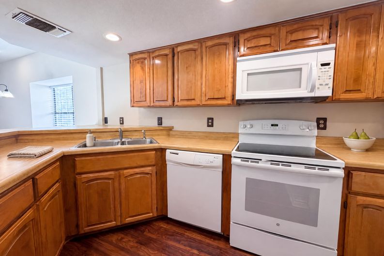 Photo 5 of 18 of 474 Seele St, New Braunfels, TX