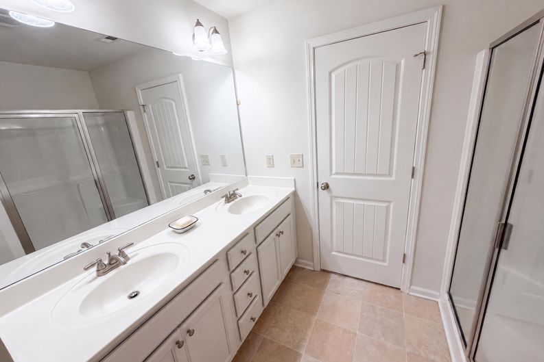 Photo 28 of 41 of 821 Walnut Woods Dr, Braselton, GA
