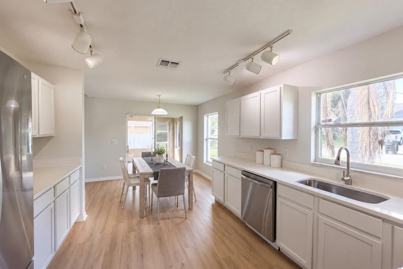 Photo 6 of 18 of 1021 Dekleva Dr, Apopka, FL