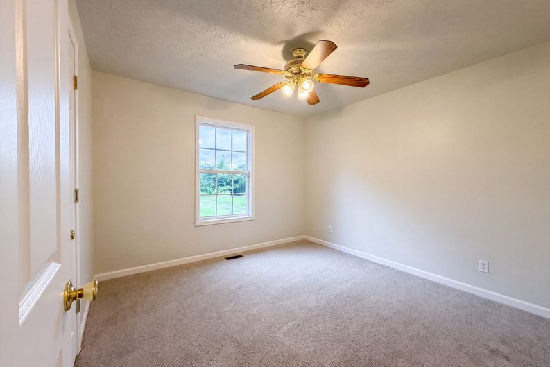 Photo 10 of 17 of 610 W Harper Rd, Portland, TN