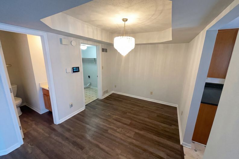 Photo 10 of 24 of 4925 Pembridge Dr, Indianapolis, IN
