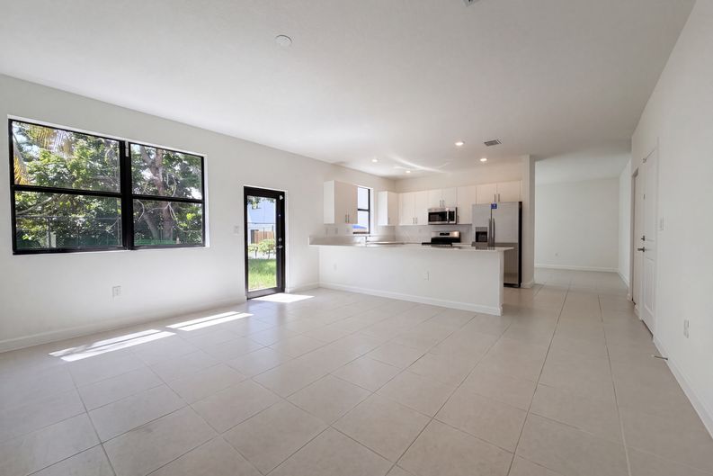 Photo 3 of 28 of 13020 SW 221st St, Miami, FL